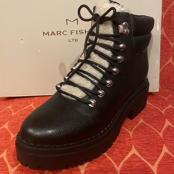 NWT MARC FISHER LTD Leather Shearling Boots Size 9